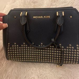 BN Authentic Michael Kors Hayes Medium Messenger Bag